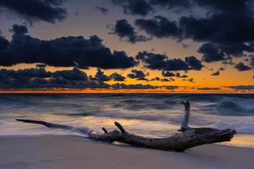 sea-sunset-clouds-sky-5k-zh88a09f1ed2c7c7e1.jpg